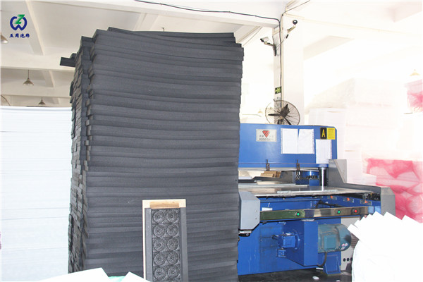 五周泡綿|被EVA內(nèi)襯承包的“五金小掛件” 五周泡綿|被EVA內(nèi)襯承包的“五金小掛件”