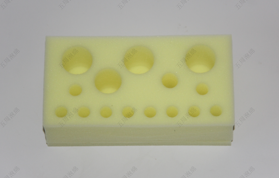 用戶體驗(yàn)視角：為何上層產(chǎn)品都執(zhí)著于PU海綿內(nèi)襯設(shè)計(jì)？