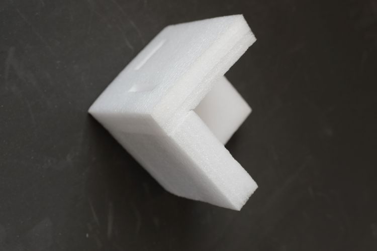 包裝界 “軟黃金”？EPE 珍珠棉內(nèi)襯憑啥成易碎品守護(hù)神